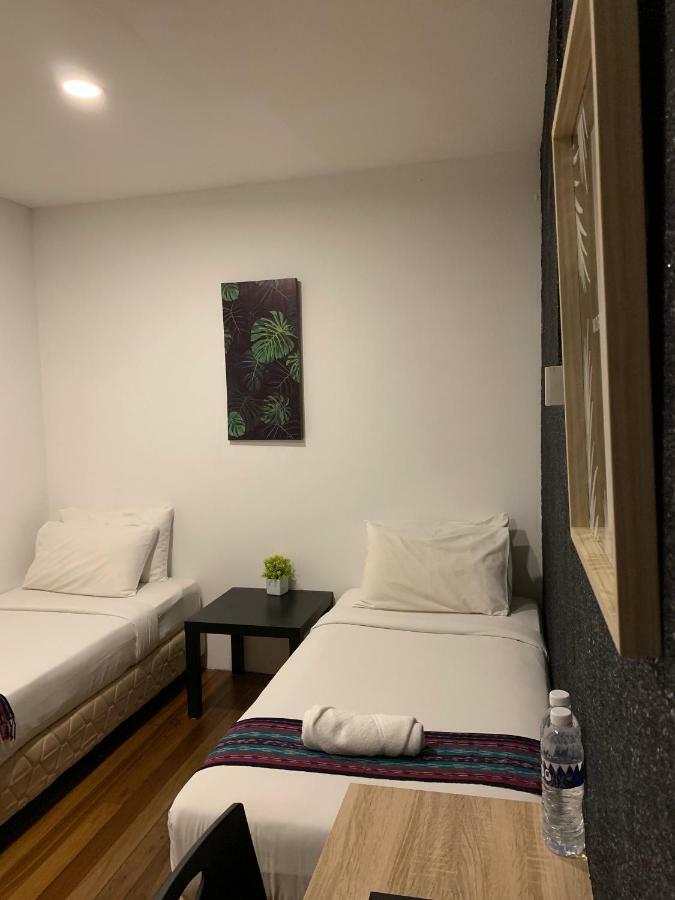My Place Hotel & Lodge Кучинг Экстерьер фото