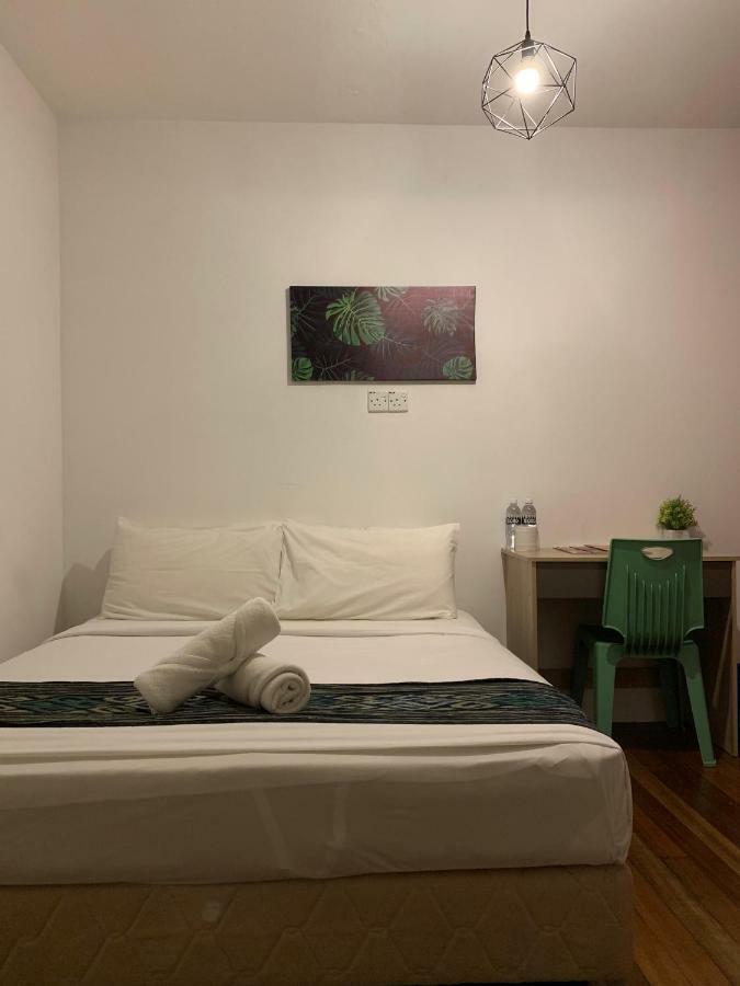 My Place Hotel & Lodge Кучинг Экстерьер фото