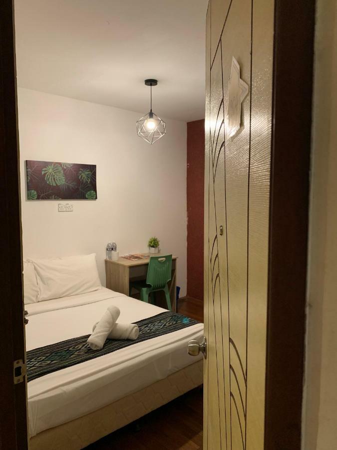 My Place Hotel & Lodge Кучинг Экстерьер фото