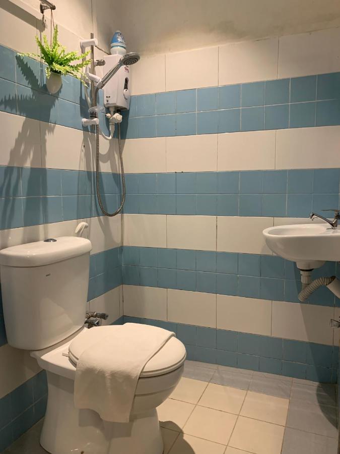 My Place Hotel & Lodge Кучинг Экстерьер фото