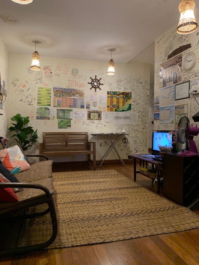 My Place Hotel & Lodge Кучинг Экстерьер фото