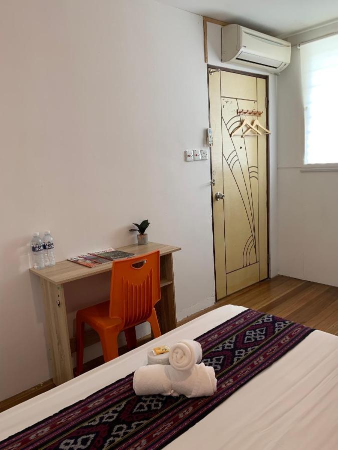 My Place Hotel & Lodge Кучинг Экстерьер фото