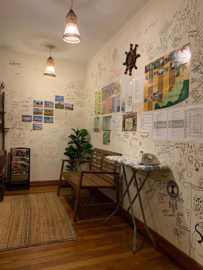 My Place Hotel & Lodge Кучинг Экстерьер фото