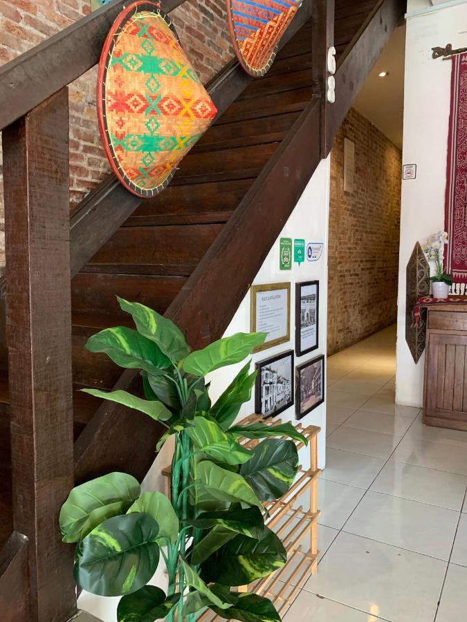 My Place Hotel & Lodge Кучинг Экстерьер фото